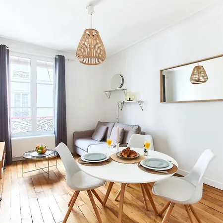 Montmartre 2Br Apartment Daire